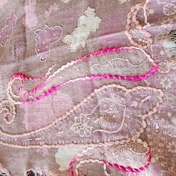 Scarf (New) - Picture 9 of 10